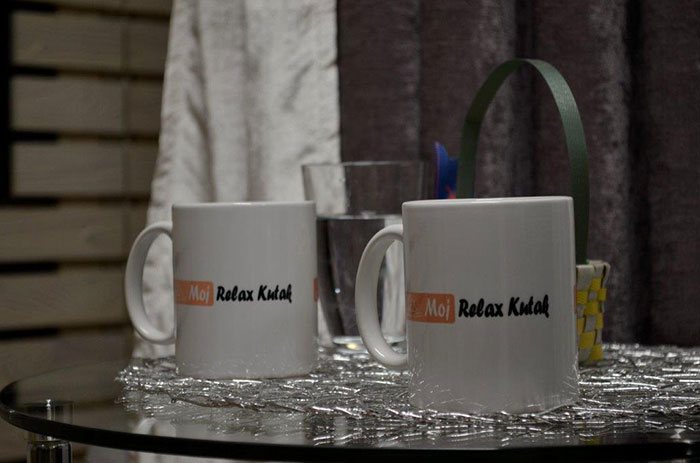 Šolje sa logom Moj Relax Kutak u čekaonici